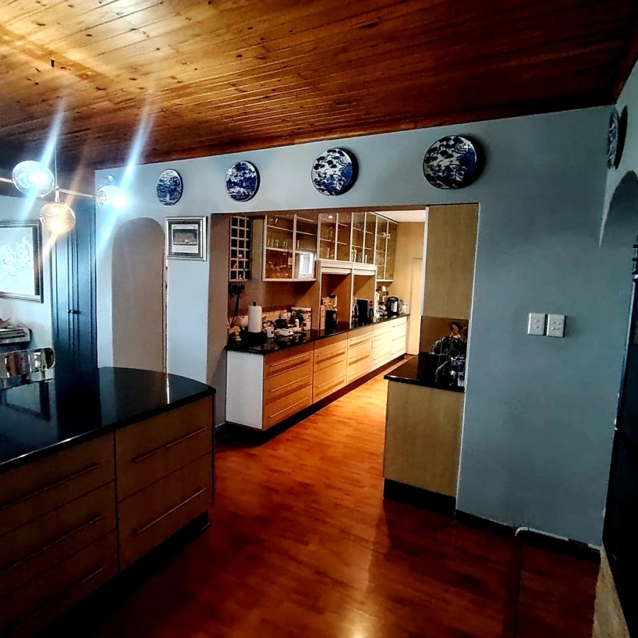 5 Bedroom Property for Sale in Beacon Bay Eastern Cape